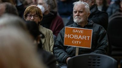 Hobart council meeting on UTAS move into CBD hears vocal opposition from residents, business owners
