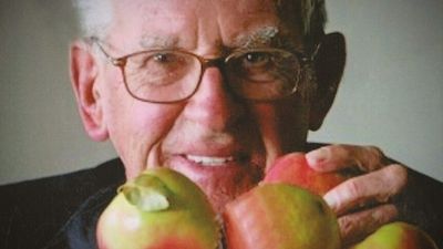 Pink Lady and Sundowner-Joya apple creator, West Australian John Cripps, dies aged 95