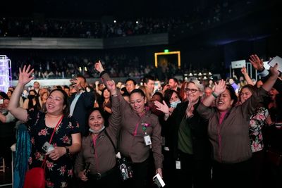 Vegas Strip resort surprises 5,400 workers with $5K bonuses