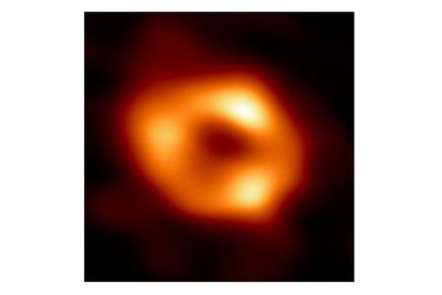 Astronomers capture 1st image of Milky Way's huge black hole