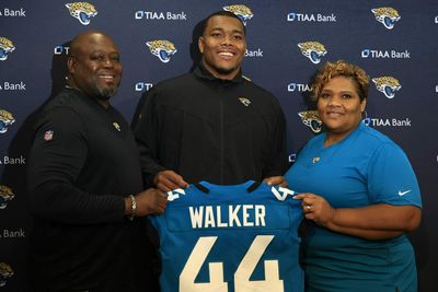 Jacksonville Jaguars sign pass rusher Travon Walker