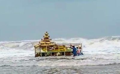 Andhra Pradesh: ‘Golden chariot’ floated to Srikakulam coast from Myanmar