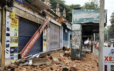 Portion of parapet wall at Vani Vilas Market collapses