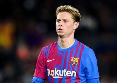 Manchester United tracking Frenkie De Jong amid uncertain Barcelona future