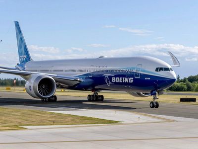 Boeing Shares Fall To 52-Week Lows: What's Going On?