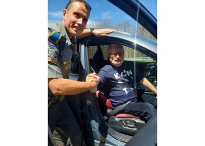 Polish-born US cop called to help motorists... and it's Lech Walesa!