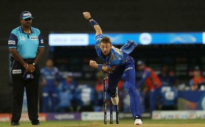 Sams leads the attack as Mumbai Indians crushes Super Kings