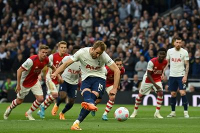 Spurs crush 10-man Arsenal to keep top-four bid alive