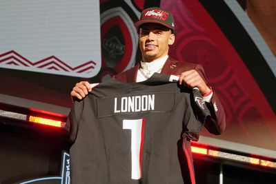 Atlanta Falcons sign wide receiver Drake London