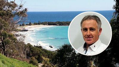 Tasmanian councillor Darren Fairbrother cops $800 fine over penis flashing at woman and her son