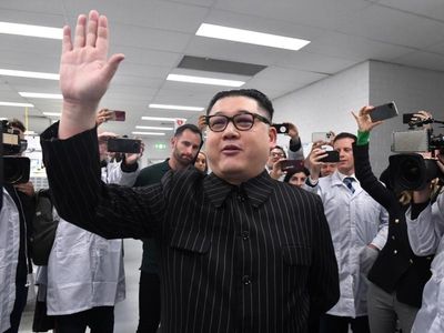 Kim Jong-un lookalike crashes PM's event