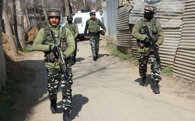 Policeman shot dead by militants in Pulwama