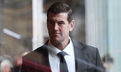 Woman who says Ben Roberts-Smith punched her sustained an injury in a fall earlier on same night, defamation trial hears