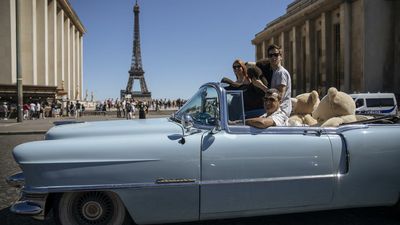 Spring tourism in Paris blossoms despite pandemic, Ukraine conflict