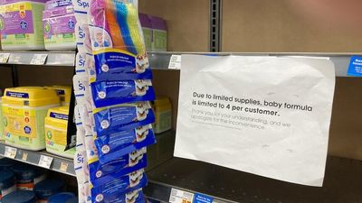 US parents swap and sell baby formula amidst country-wide shortage