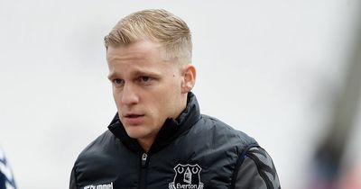 Manchester United midfielder Donny van de Beek will have three weeks to impress Erik ten Hag