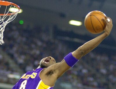 On this date: Kobe Bryant erupts to lead Lakers to sweep of Kings