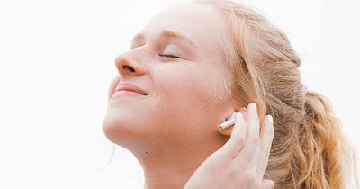 Easy iPhone trick lets you use two sets of headphones at once to share music