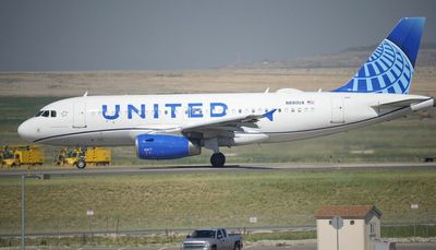 United Airlines, pilots reach tentative contract deal