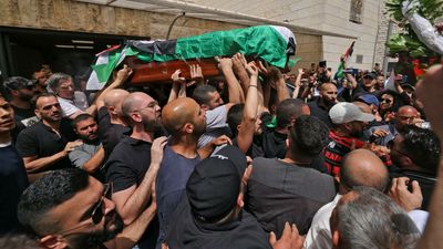 Israeli police clash with mourners at funeral of slain Palestinian journalist