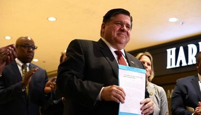 Pritzker signs bill targeting smash-and-grab crime rings