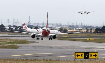 New Melbourne runway poses risks to health and childhood development, report says