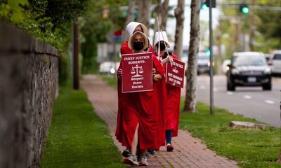 Protesters rally outside US supreme court justices’ homes ahead of pro-choice marches