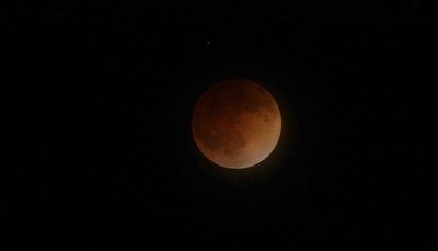 Total lunar eclipse will be visible in Chicago Sunday night during blood-red ‘eclipse for the Americas’