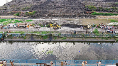 Delhi: Rs 15 lakh and Rs 10 lakh to kin of 2 who died when mountain of shame crashed