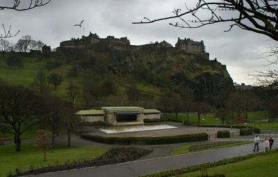 UK Government to erect screens in Edinburgh for Queen's jubilee