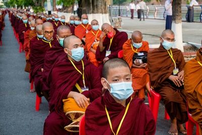 Thousands of Myanmar monks celebrate Buddha's birthday at junta event