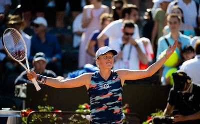 Świątek crushes Sabalenka to reach Italian Open final