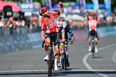 Thomas De Gendt earns stage win as Juan Pedro Lopez retains Giro d’Italia lead