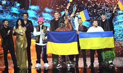 Ukraine wins 2022 Eurovision song contest as UK finishes second in Turin