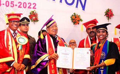 Work towards creating a better society, Andhra Pradesh Governor tells students