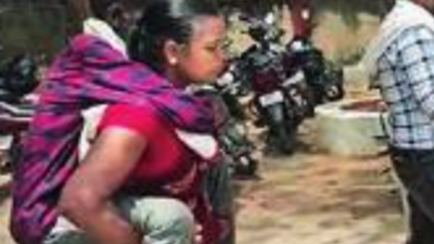 Jharkhand: Chatra woman carries hubby on her back for election duty