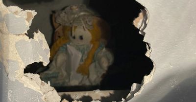 Teacher finds creepy ragdoll in new home with note saying it KILLED previous owners