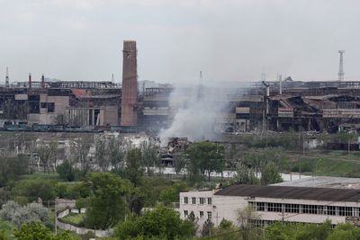 Battle rages for Ukrainian region of Donbas