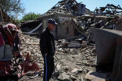 Nato chief says ‘Ukraine can win this war’ as Sweden and Finland edge closer to joining alliance