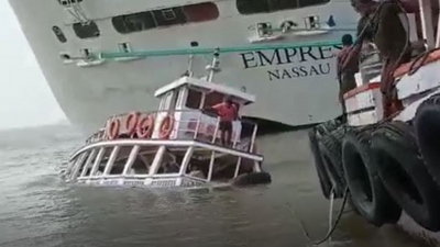 Passenger boat boat sinks off Ballard Pier in Mumbai, crew rescued