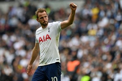 Kane sends Spurs into the top four