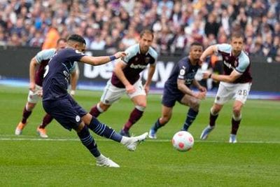 West Ham 2-2 Manchester City: Riyad Mahrez misses late penalty but advantage in title race remains