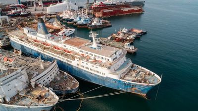 Former Tasmanian ferry Abel Tasman sets sail to be scrapped in Turkey