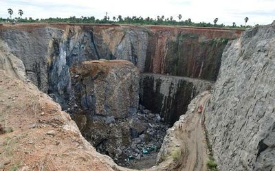 One killed, 3 workers trapped in 300-foot-deep quarry