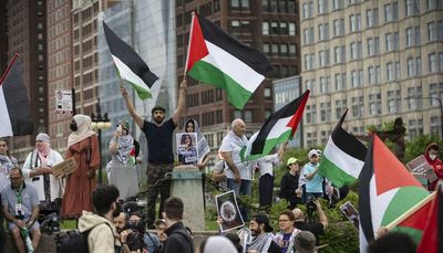 Hundreds gather in the Loop after Palestinian-American journalist’s killing