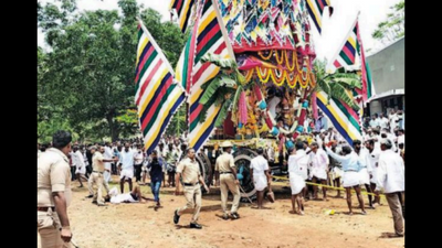 Karnataka: One dies, 3 injured as chariot runs them over