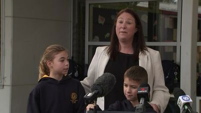 Two COVID-19 deaths in South Australia as state government launches primary school vaccination hubs