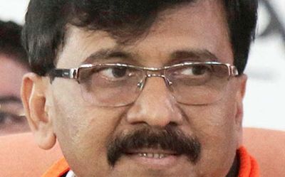 Difficult for vehicle downhill & 'failed' leader to apply brakes, accident inevitable: Sanjay Raut in jibe at Devendra Fadnavis
