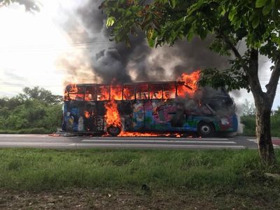 30 escape death from burning bus