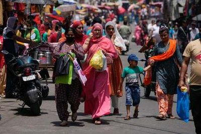 Indians warned to stay indoors as temperatures reach 49C in Delhi